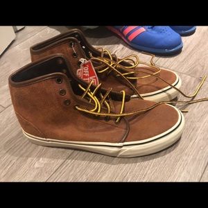 NWT Vans leather high tops 7.5 men’s or 9 woman’s